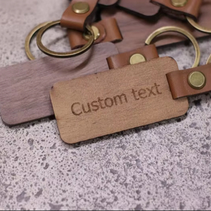 Llavero de madera con logotipo personalizado de Tradebyd, regalo hecho a mano para clientes y personal - Product Image 2