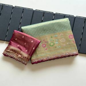 Sari de Seda Paithani VASTRA COTTAGE con Jacquard Zari, Borde Meenakari, Pallu Rico y Blusa Bordada, Teñido a Mano, Diseño Exclusivo - Product Image 1