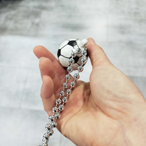 Colliers sifflets de football avec design de ballon - Accessoires parfaits pour les fêtes de match - Product Image 4