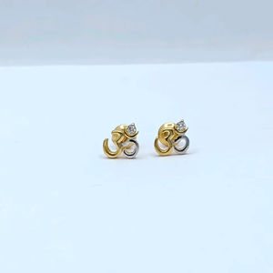 Elegantes Pendientes de Oro de 22K con Diseño de Om y Diamantes, Joyería Espiritual y Elegante para Mujer, Uso Diario - Product Image 1