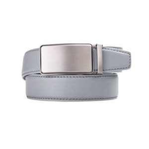Cinturón de cuero genuino para hombre con hebilla automática y logotipo personalizado, cinturón de cuero de buena calidad y cómodo para hombre - Product Image 3