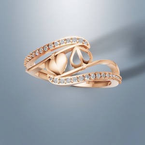Bague de promesse en diamant cultivé en laboratoire en forme de cœur |   Or rose 14 carats |   Bande de déviation des ondes |   Bijoux minimalistes durables et délicats |   Engagement - Product Image 3