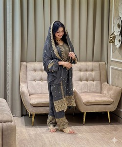 Conjunto de Kurti Sharara Dupatta de Estilo Pakistaní para Fiestas, Ropa Étnica Elegante, AC-7084 7094, Gris, Bordado, Secado Rápido - Product Image 1
