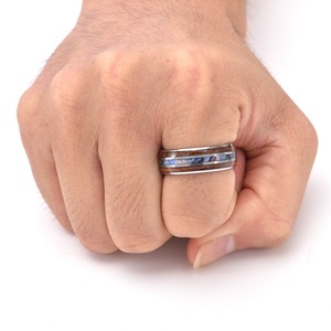 Anillo de Boda de Acero de Tungsteno con Incrustaciones de Concha Azul Colorida y Banda Plateada Pulida de Alta Calidad de 8 mm para Hombre - Product Image 6