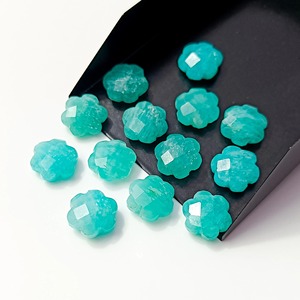 Amazonite naturelle mini fleur 10mm sculptée à la main, pierre précieuse en vrac pour la fabrication de bijoux, prix de gros en vrac - Product Image 6