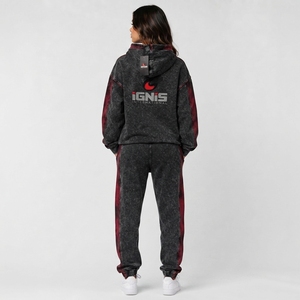 Ensemble de survêtement délavé à l'acide pour femme, tenue streetwear moderne avec sweat à capuche et pantalon de jogging assorti, conçu pour les femmes branchées - Product Image 3