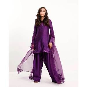 Ensemble de costume en mousseline de soie pour soirée, taille XL, avec perles et broderies - Product Image 3