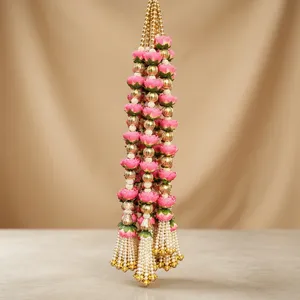 Guirnalda Colgante de Flores con Cuentas Rosas, Campanas Doradas y Borlas de Perlas, Hecha a Mano, para Decoración de Bodas, Diwali y Hogar - Product Image 4