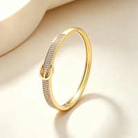 QIKU Groothandel Elegante Handgemaakte Koperen Armband met Heldere Kristallen en Gouden Afwerking, Klassieke Statement Sieraden voor Vrouwen, Valentijnsdag Cadeau