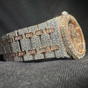 Reloj de Lujo con Diseño Cuadrado de Acero Inoxidable, Adornado con Diamantes de Moissanita, Movimiento de Cuarzo, Resistente al Agua - Product Image 1