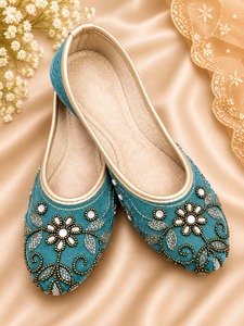 Chaussures plates Jutti confortables à fleurs vertes et perles pour femmes, bout rond, à enfiler, ethniques, toutes saisons, pour mariage et festivals - Product Image 2
