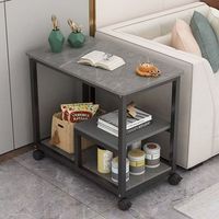 Petite table basse moderne en faux marbre blanc avec rangement asymétrique et roulettes
