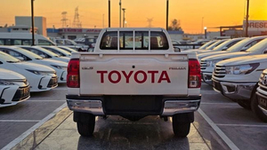 NUEVO TOYO HILUX 2026 CABINA SENCILLA TRANSMISIÓN MANUAL 2 PUERTAS R20 IZQUIERDA 4.1-6L TURBO FAROS LED SUV 200-250PS CUERO OSCURO - Product Image 4