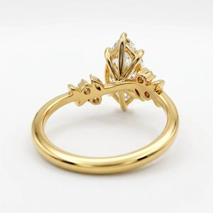 Anillo de Compromiso de Oro Amarillo de 18K con Diamante Cultivado en Laboratorio de Corte Marquesa de 3.00 Quilates, Conjunto Nupcial de 3.55CTW, Joyería Fina - Product Image 6