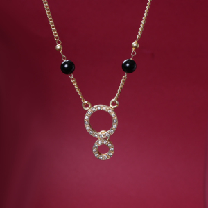 Collier Pendentif Cercle Plaqué Or Tendance et Élégant avec Accents de Cristal pour Femmes Élégantes – Idéal pour Mariages et Cadeau de Saint-Valentin – Vente Flash - Product Image 3