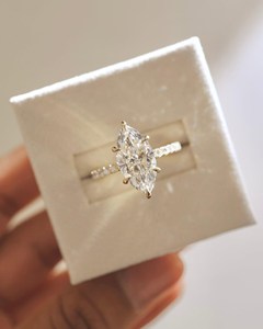 Anillo de Compromiso con Marquise Cultivado en Laboratorio, Certificado por IGI, Anillo de Oro Amarillo de 14K con Marquise Engastado en Pavé, Anillo Solitario con Marquise Cultivado en Laboratorio - Product Image 5