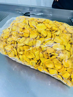Heerlijke gedroogde jackfruit met knapperige textuur en zoet aroma. Geschikt voor frituren. Vacuüm verpakking op maat voor export. Blue Lotus.