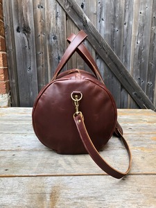 กระเป๋าหนังแท้ทำมือทรงดัฟเฟิล สไตล์วินเทจ สำหรับเดินทางช่วงสุดสัปดาห์  ขนาดใหญ่ ใส่ของได้เยอะ  สำหรับผู้ชายและผู้หญิง  มีซิป - Product Image 4