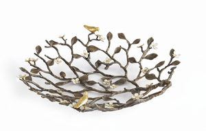 Cuenco decorativo de metal hecho a mano de primera calidad con diseño de ramas, patrón floral y pájaros dorados para decoración del hogar. - Product Image 4