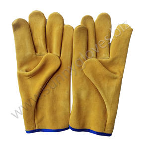 Découvrez les gants de conduite en cuir de style vintage classique pour hommes et femmes, avec ventilation perforée et poignet élastique. - Product Image 6
