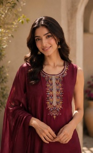 Nueva colección de vestidos casuales Kurti para damas, ideales para fiestas, disponibles a precios asequibles desde India para exportación. - Product Image 2