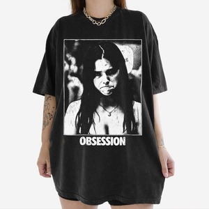เสื้อยืดโอเวอร์ไซส์สีดำสไตล์โกธิค พิมพ์ลายรูปภาพ ดีไซน์ Obsession แขนสั้น คอกลม ทรงปกติสำหรับผู้ชาย ผ้าฝ้าย 100% ระบายอากาศได้ดี สวมใส่สบาย - Product Image 1