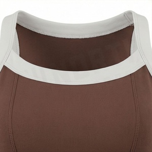 Conjunto de yoga marrón para mujer, top corto con espalda cruzada y bloques de color, shorts de cintura alta con rayas laterales, conjunto de 2 piezas para gimnasio - Product Image 4