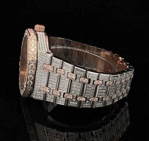Montre en acier inoxydable de qualité supérieure, plaquée or rose, sertie de diamants Moissanite VVS, style Hip Hop Antique Premium, disponible à la vente - Product Image 4