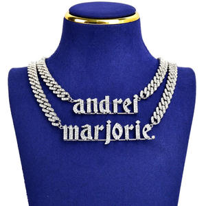 จี้เพชรโมอิสซาไนต์แบบขายส่ง ANDREI พร้อมสร้อยคิวบาประกายระยิบระยับสองเส้น ประดับเพชรเต็มตัว จี้ตัวอักษรสั่งทำพิเศษ - Product Image 1
