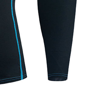 Camiseta de Compresión de Manga Larga para Hombre, Negra con Ribete en Contraste Azul, Cuello Redondo, Corte Ajustado, Capa Base Deportiva de Shahas International - Product Image 3