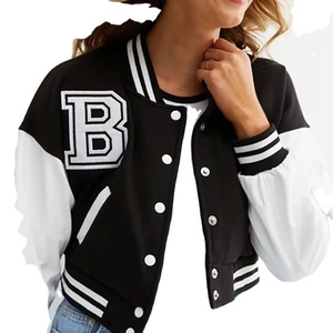 Chaqueta vintage recortada para mujer, chaqueta bomber con botones de invierno, diseño de béisbol bordado de color negro, de manga larga - Product Image 1