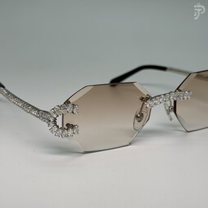 Lunettes de soleil de luxe géométriques VVS avec diamants Moissanite taille ovale, monture moderne et tendance, effet glacé - Product Image 4