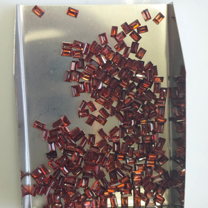 โกเมนสีแดงธรรมชาติ 3x2 มม. ทรงบาแกตต์ คุณภาพดีที่สุด พลอยเม็ดเดี่ยวสำหรับทำเครื่องประดับ - Product Image 2