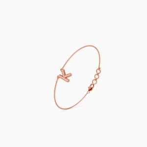 Una pulsera personalizada con nombre en oro amarillo, blanco y rosa de 9 quilates con diamante cultivado en laboratorio de 0.064 quilates. - Product Image 1