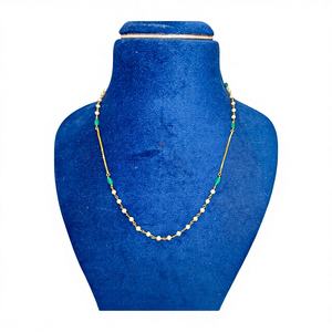 Elegante Collar de Cadena Plateada con Cristales Cuadrados Color Verde Azulado y Perlas, Joyería Minimalista de Moda para Mujer - Product Image 1