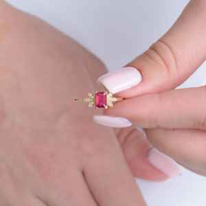 Anillo de Compromiso con Rubí Rojo, Corte Esmeralda, Plata de Ley 925, Chapado en Oro de 14K, Anillo de Boda Delicado - Product Image 5