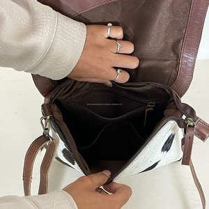 2026 New Arrival Hand Tooled Cowhide Leather Women's Messenger Bags Wholesale Vintage Style Floral Flap Crossbody Shoulder Bag - Product Image 6