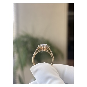 Anillo Solitario Clásico con Diamante Cultivado en Laboratorio de 1.75 Ct, con Piedras Laterales en Corte Baguette, Joyería de Compromiso para Mujer, Elaborado en Oro Sólido de 14 Quilates - Product Image 5