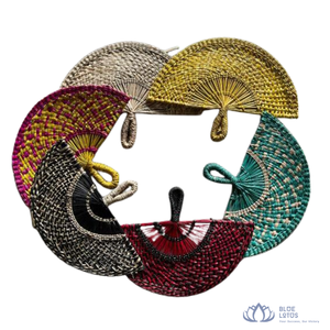 [MEJOR CALIFICADO] |   Abanico de mano hecho a mano con hierba marina, artesanía ecológica y sostenible para bodas, decoración de playa y hogar, refrescante, de Vietnam. - Product Image 1