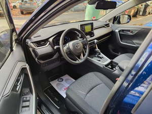 Toyota RAV4 2.5 Híbrido Dinámico SUV Automático Gasolina-Eléctrico AWD Vehículo Familiar Eficiente en Consumo de Combustible - Product Image 4