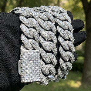 Collier ras du cou en argent sterling 925 plaqué or avec chaîne cubaine en moissanite, style Iced Out, pour homme et femme, idéal pour les fêtes hip-hop et comme cadeau - Product Image 3