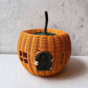 Maisonnette en rotin tressé à la main en forme de citrouille avec porte ouvrante, maisonnette en bois naturel - Product Image 1