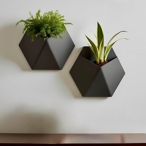 Jardinière murale géométrique en bois de pin, finition vieillie - Jardinières suspendues artisanales en gros, design contemporain par Aqudus Saleem - Product Image 2