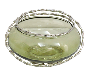 Moderna Cuenco de Vidrio Verde Salvia con Marco de Alambre de Aluminio Plateado Trenzado - Centro de Mesa Decorativo Redondo - Decoración Contemporánea para el Hogar - Product Image 3