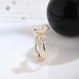 แหวนเพชรทรงเอเมอรัลด์คุณภาพสูง 2.00 กะรัต ดีไซน์ทันสมัย ทองคำแท้ 14K พร้อมเพชรเพาะเลี้ยงในห้องปฏิบัติการ ของขวัญสำหรับวันครบรอบแต่งงานหรืองานเลี้ยงสำหรับแฟนสาว - Product Image 5