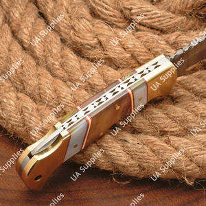 Navaja de bolsillo plegable de acero de Damasco forjada a mano, mango de latón y cuerno de carnero, alta calidad, EDC, táctica, para caza y camping, OEM ODM, 3 pulgadas - Product Image 4