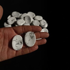 Piedra de Howlita Blanca Natural al por Mayor, Cristal Pulido para Bolsillo, para Sanación y Alivio de la Ansiedad - Product Image 1