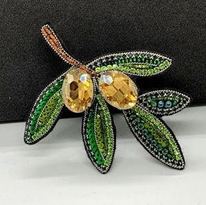 Broche artisanale haut de gamme brodée de perles, épinglette de créateur, cadeau pour elle, broche colorée brodée de perles H - Product Image 1