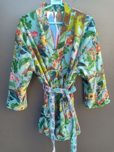 Robe kimono en velours à imprimé floral |   Cardigan long en velours de luxe avec ceinture - Product Image 1