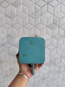 Estuche Compacto para Joyas de Cuero Genuino, Última Llegada, Estilo Vintage, Cuero Repujado a Mano, Color Turquesa, Caja de Almacenamiento Resistente - Product Image 2